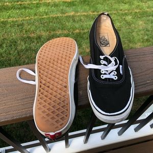 CLASSIC BLACK VANS